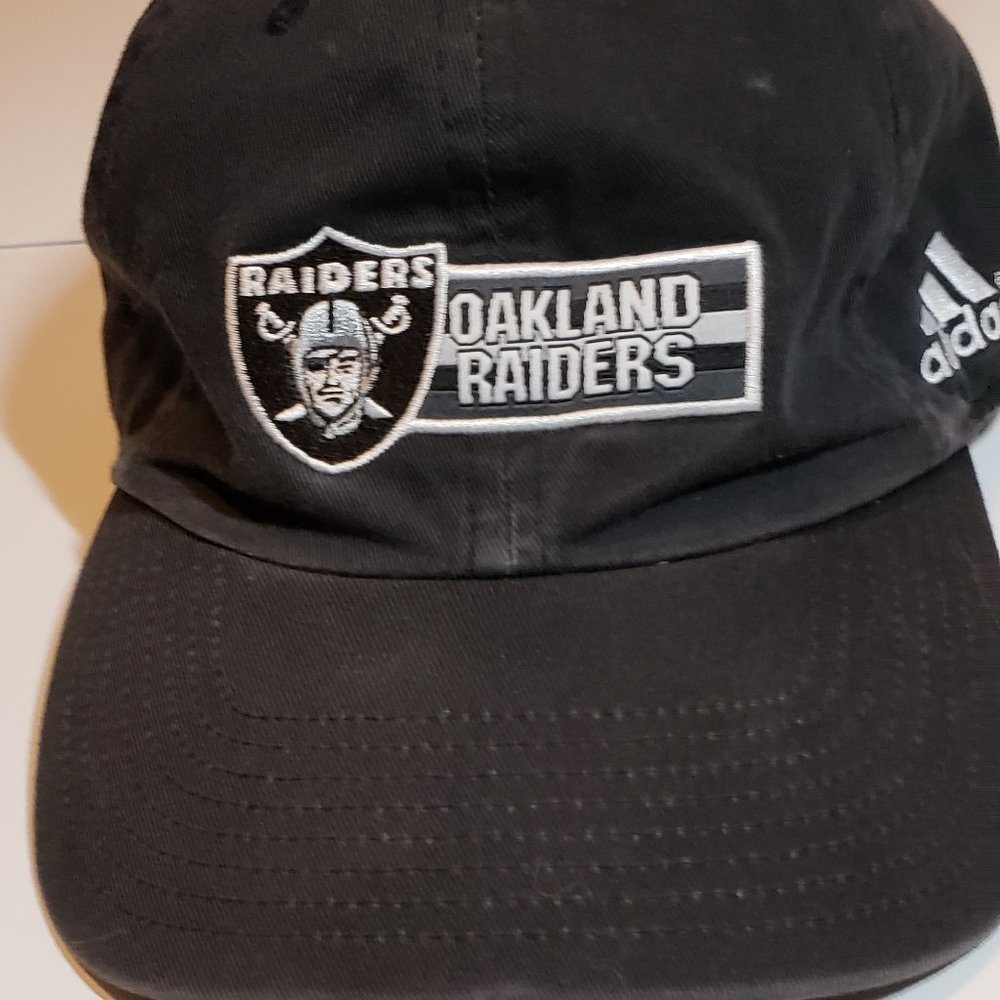 Oakland Raiders NFL adjustable hat.